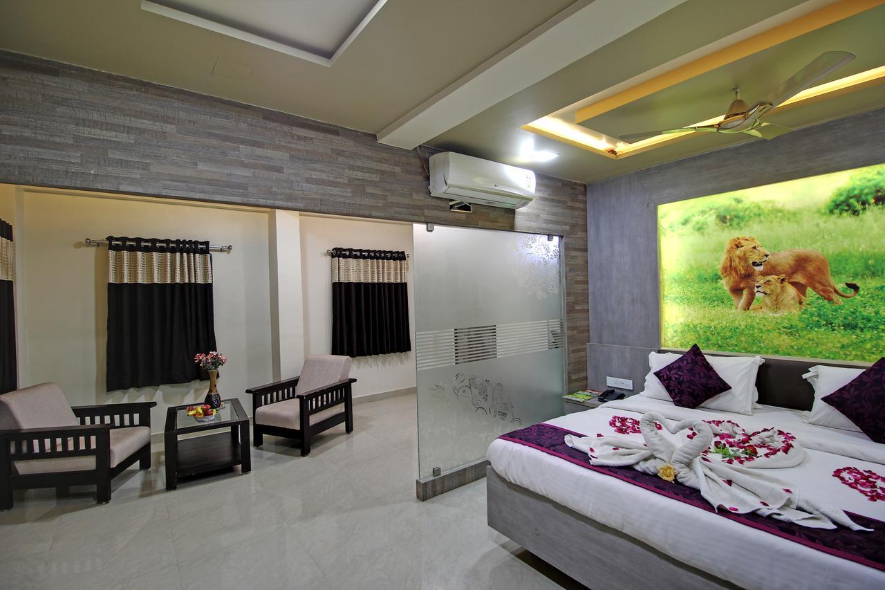 Daksh Hotel And Restaurant Talala Buitenkant foto
